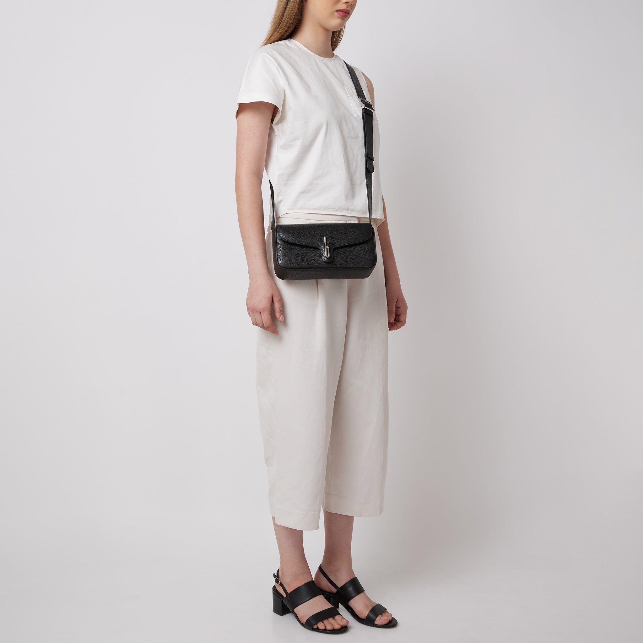 Claudia Crossbody Pebble Black