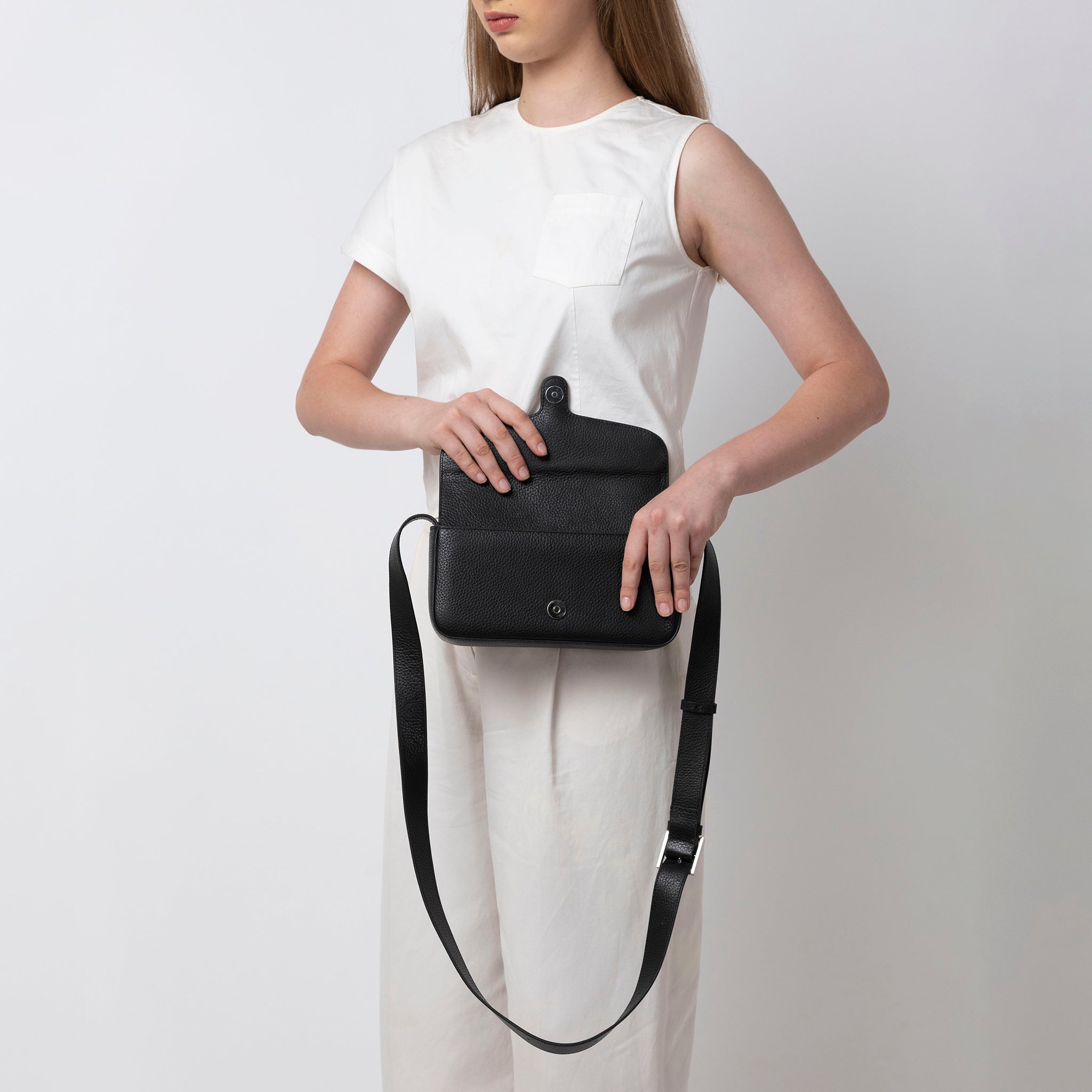 Claudia Crossbody Pebble Black