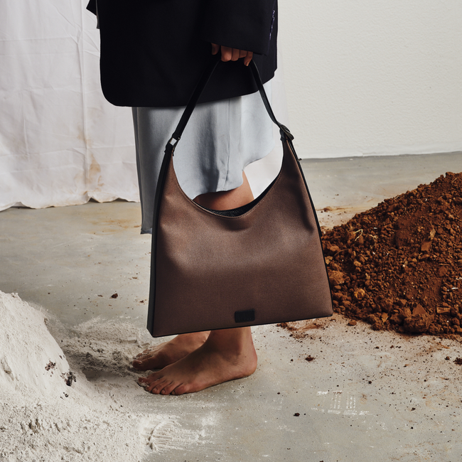 Danny Flatiron Bag Large Canvas Cacao/Black Main Image