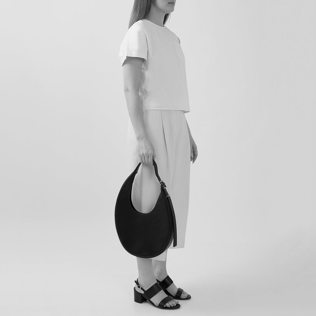 INA CRESCENT BAG MEDIUM PEBBLE BLACK