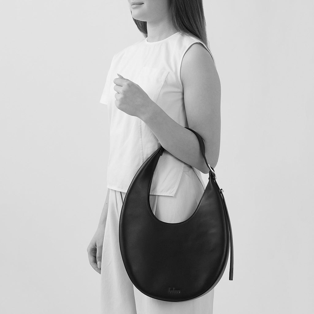 INA CRESCENT BAG MEDIUM PEBBLE BLACK