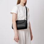 JUDITH SATCHEL MEDIUM PEBBLE BLACK