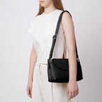 JUDITH SATCHEL MEDIUM PEBBLE BLACK