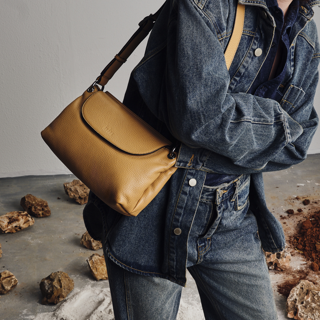 JUDITH SATCHEL MEDIUM PEBBLE BISQUE Main Image