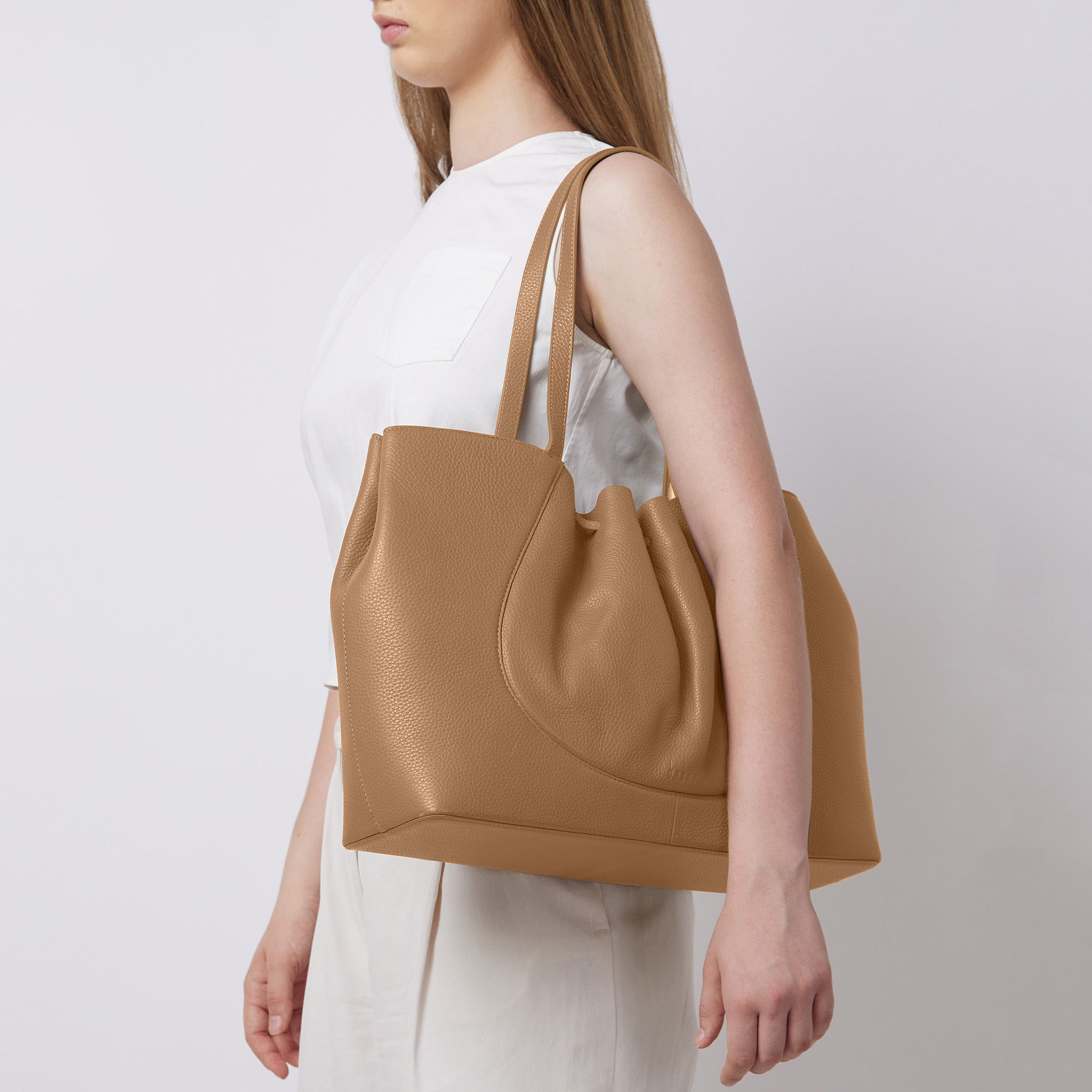 KATRINA TOTE LARGE PEBBLE ALMOND
