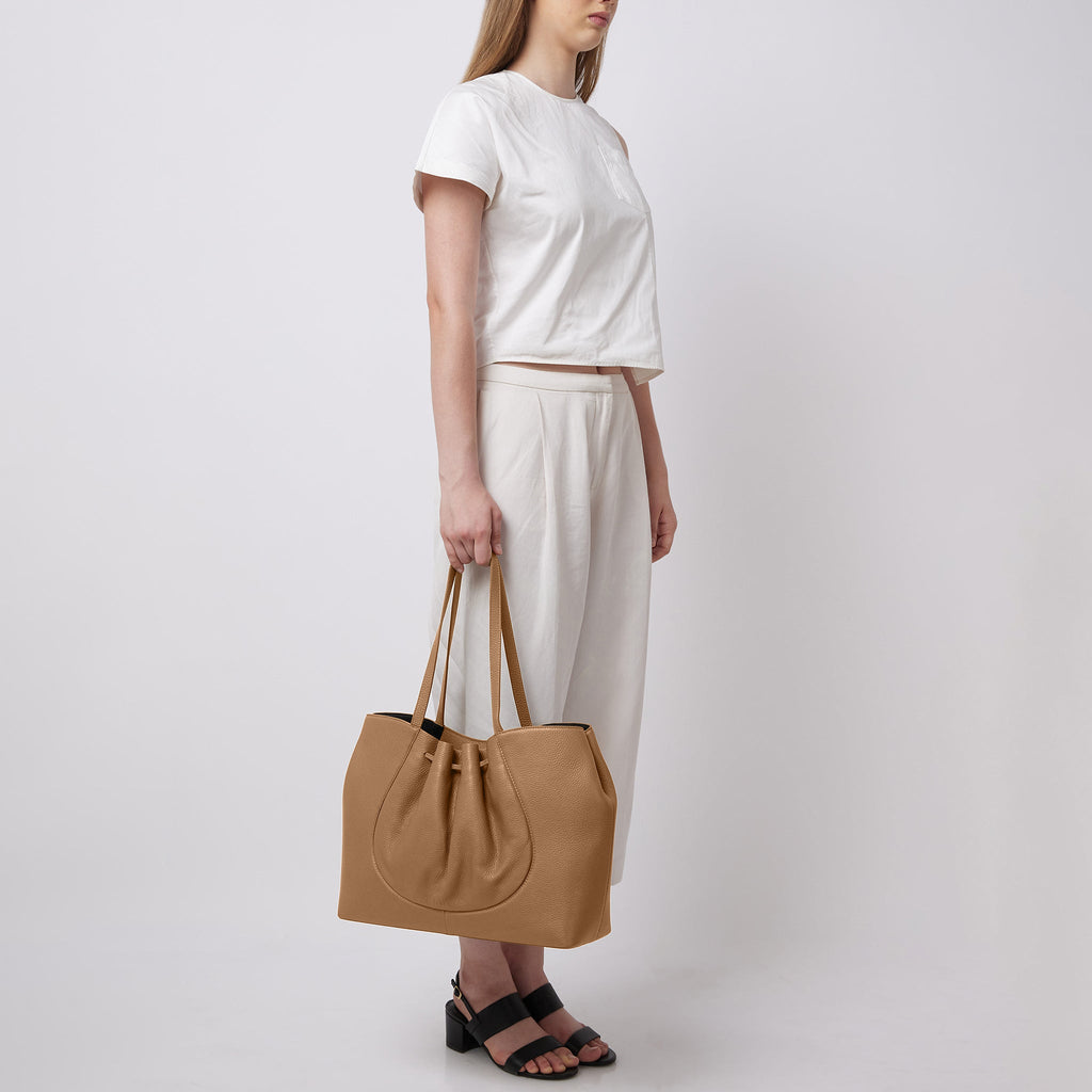 KATRINA TOTE LARGE PEBBLE ALMOND