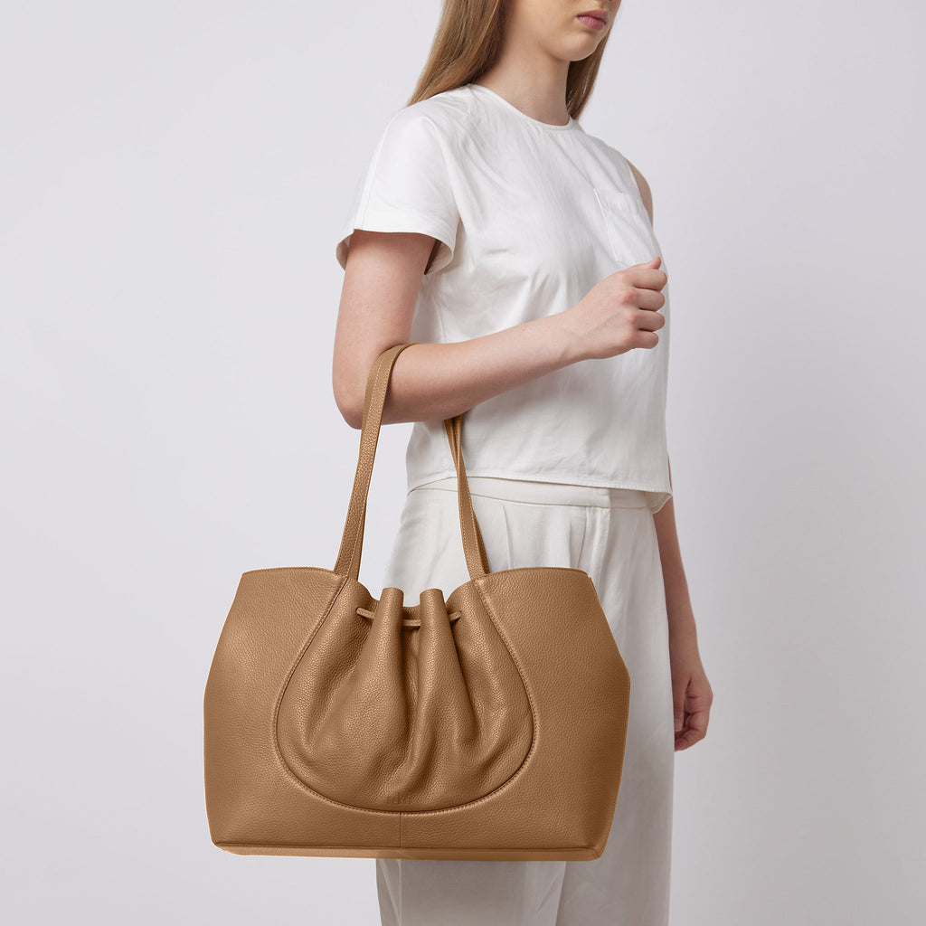 KATRINA TOTE LARGE PEBBLE ALMOND
