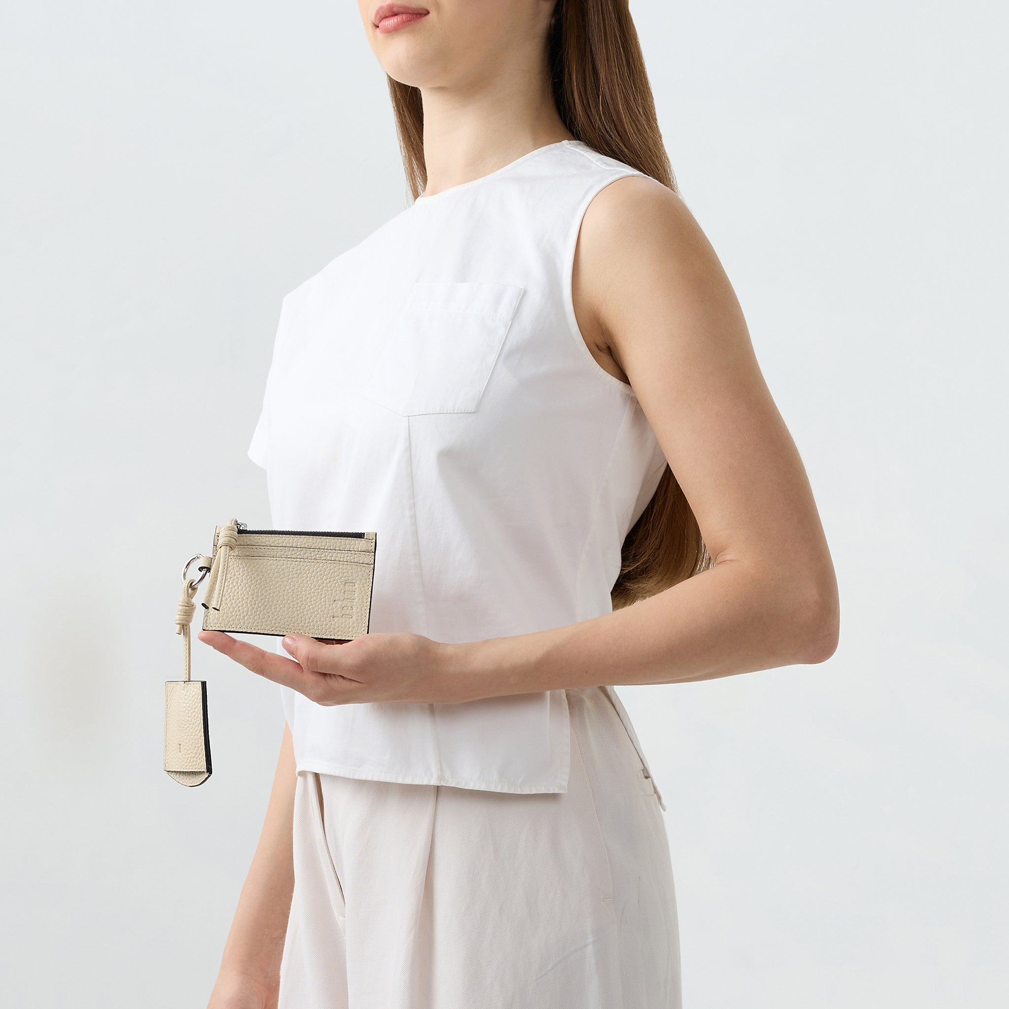 LARRY KEYCHAIN PEBBLE BEIGE