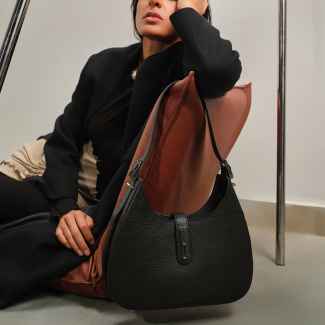 LEENA BAG PEBBLE BLACK Main Image
