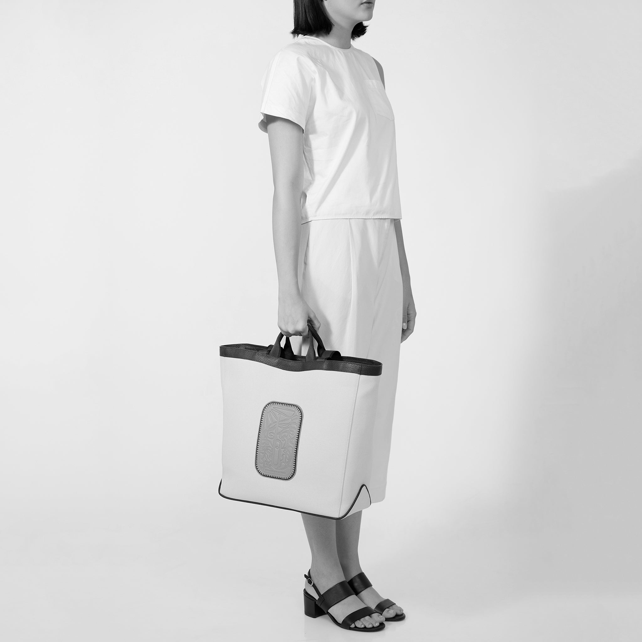 MAISON TOTE LARGE CANVAS SAND/CACAO