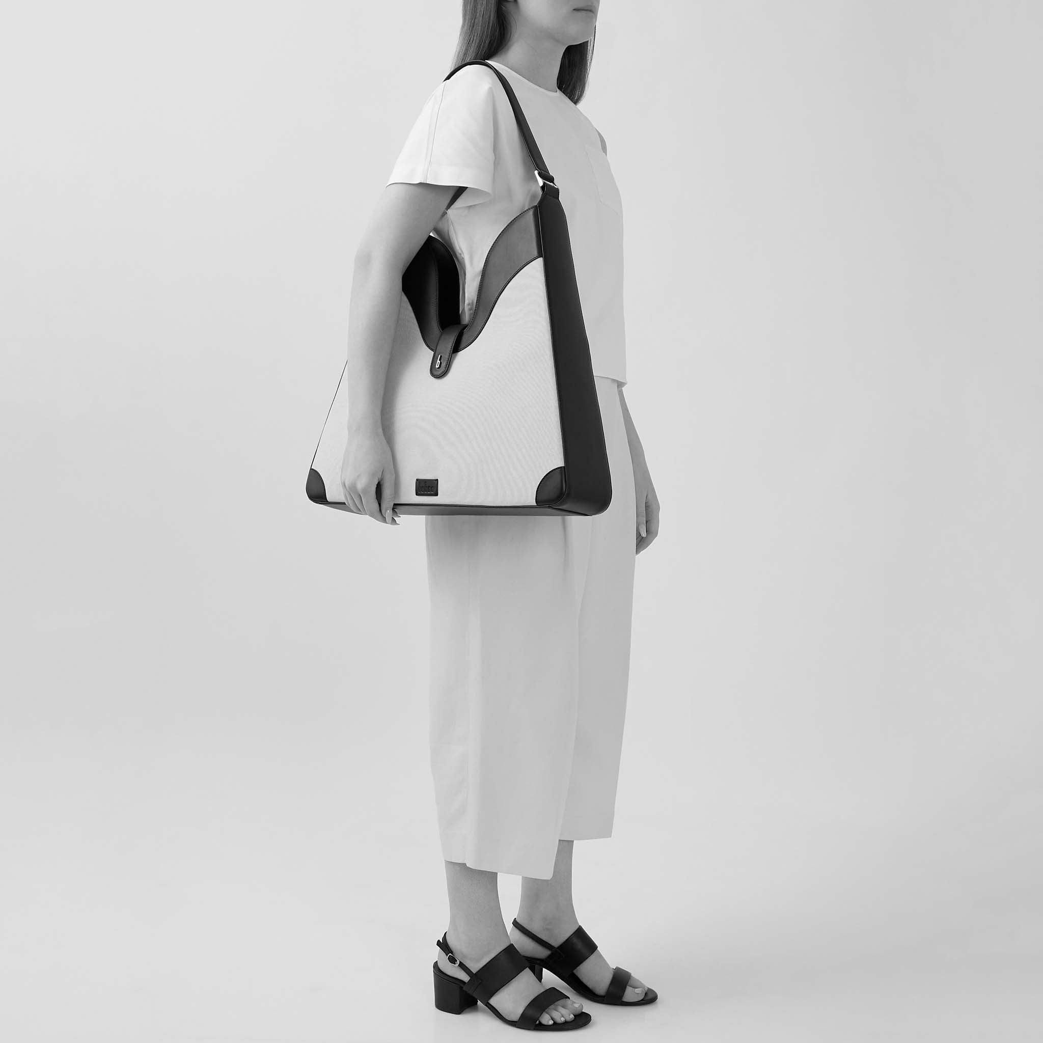 MELINA SHOULDER BAG CANVAS CACAO/BLACK