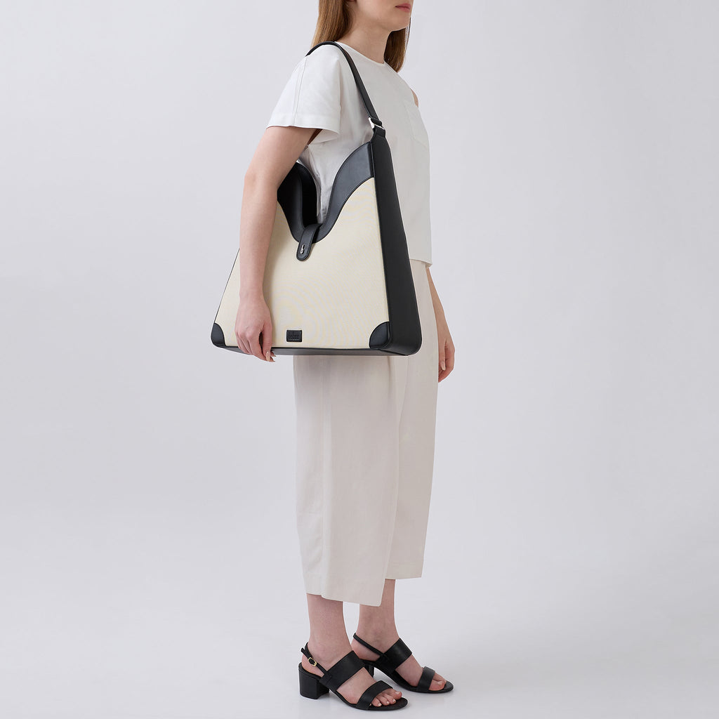 MELINA SHOULDER BAG CANVAS SAND/BLACK