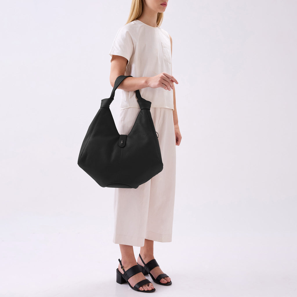 NELLI HOBO LARGE PEBBLE BLACK