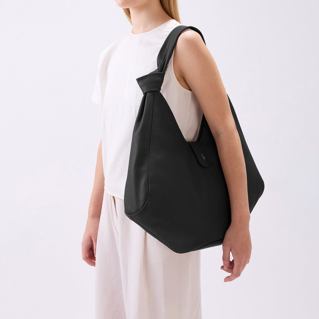 NELLI HOBO LARGE PEBBLE BLACK