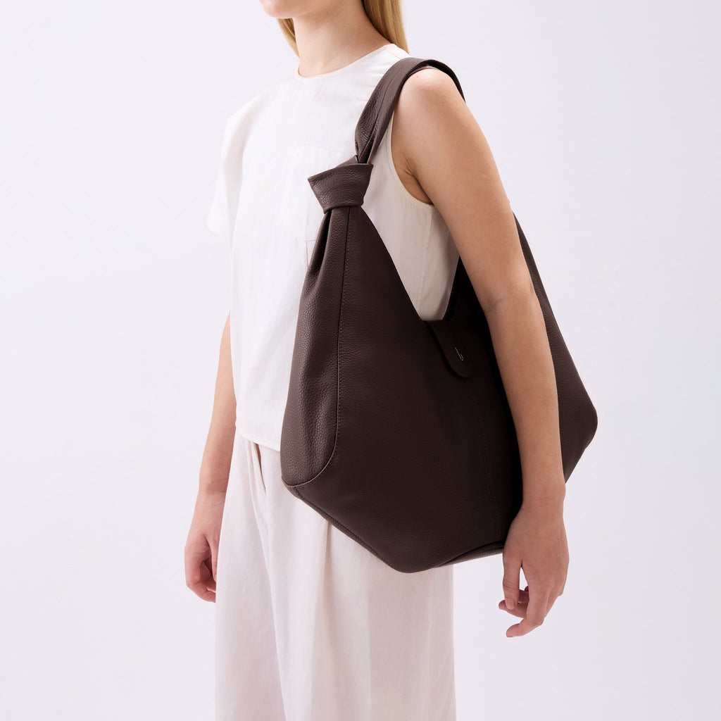 NELLI HOBO LARGE PEBBLE CACAO