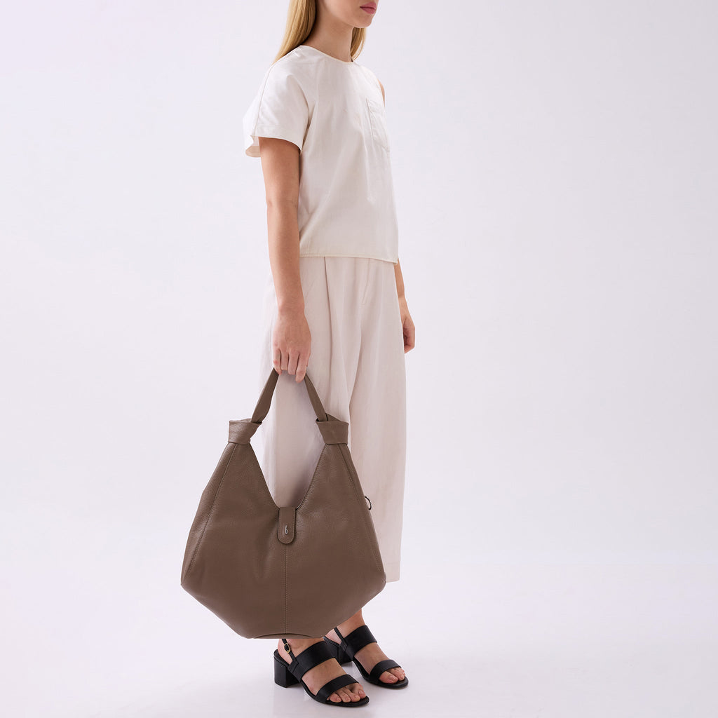 NELLI HOBO LARGE PEBBLE TAUPE