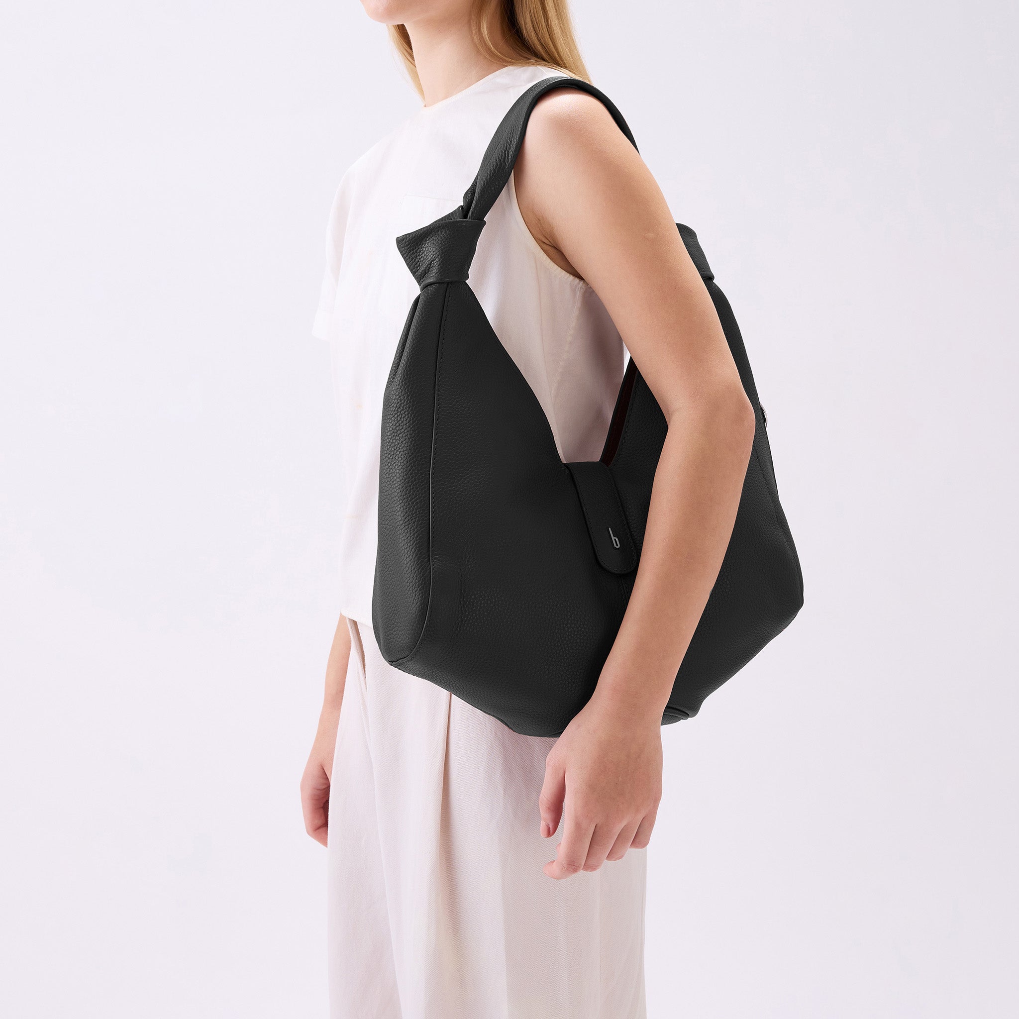 NELLI HOBO PEBBLE BLACK