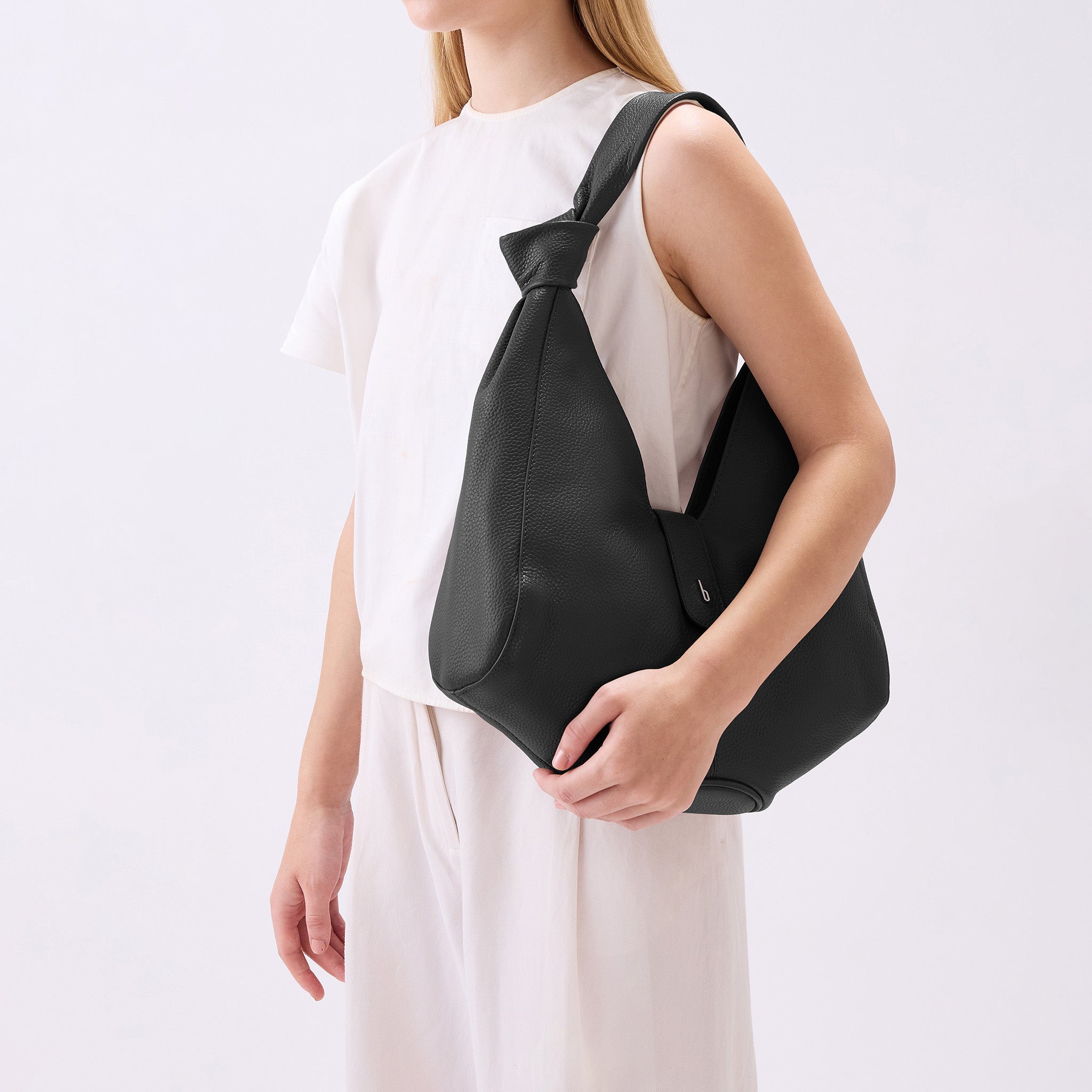 NELLI HOBO PEBBLE BLACK