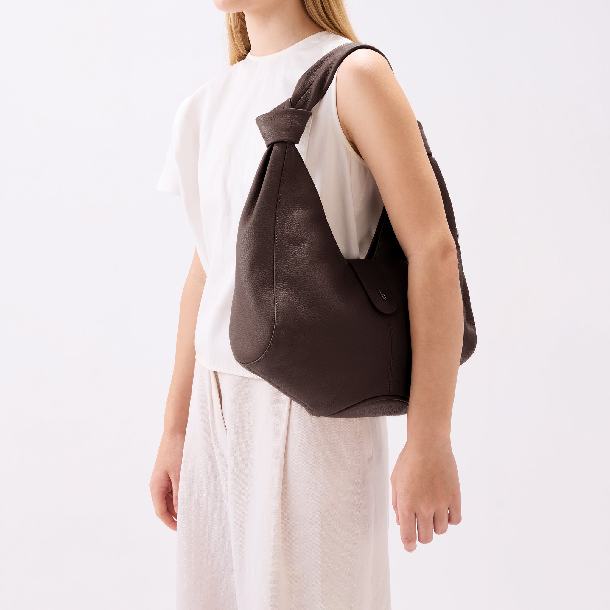 NELLI HOBO PEBBLE CACAO