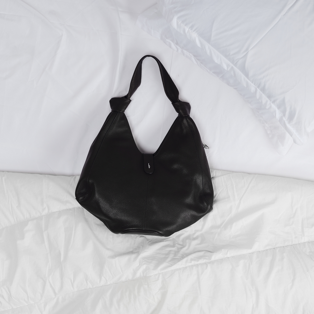 NELLI HOBO LARGE PEBBLE BLACK