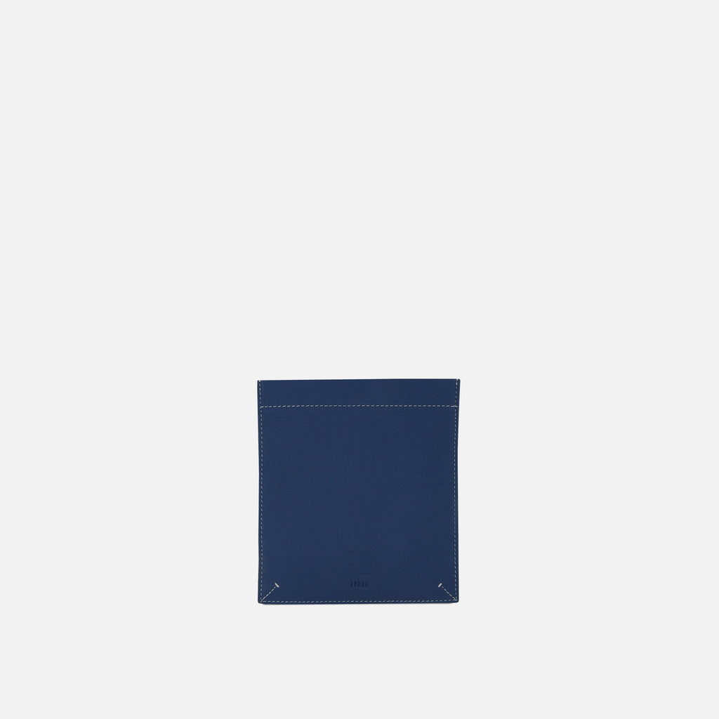 RILEY PASSPORT POUCH PEBBLE AEGEAN