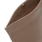 RILEY PASSPORT POUCH PEBBLE HEARTH