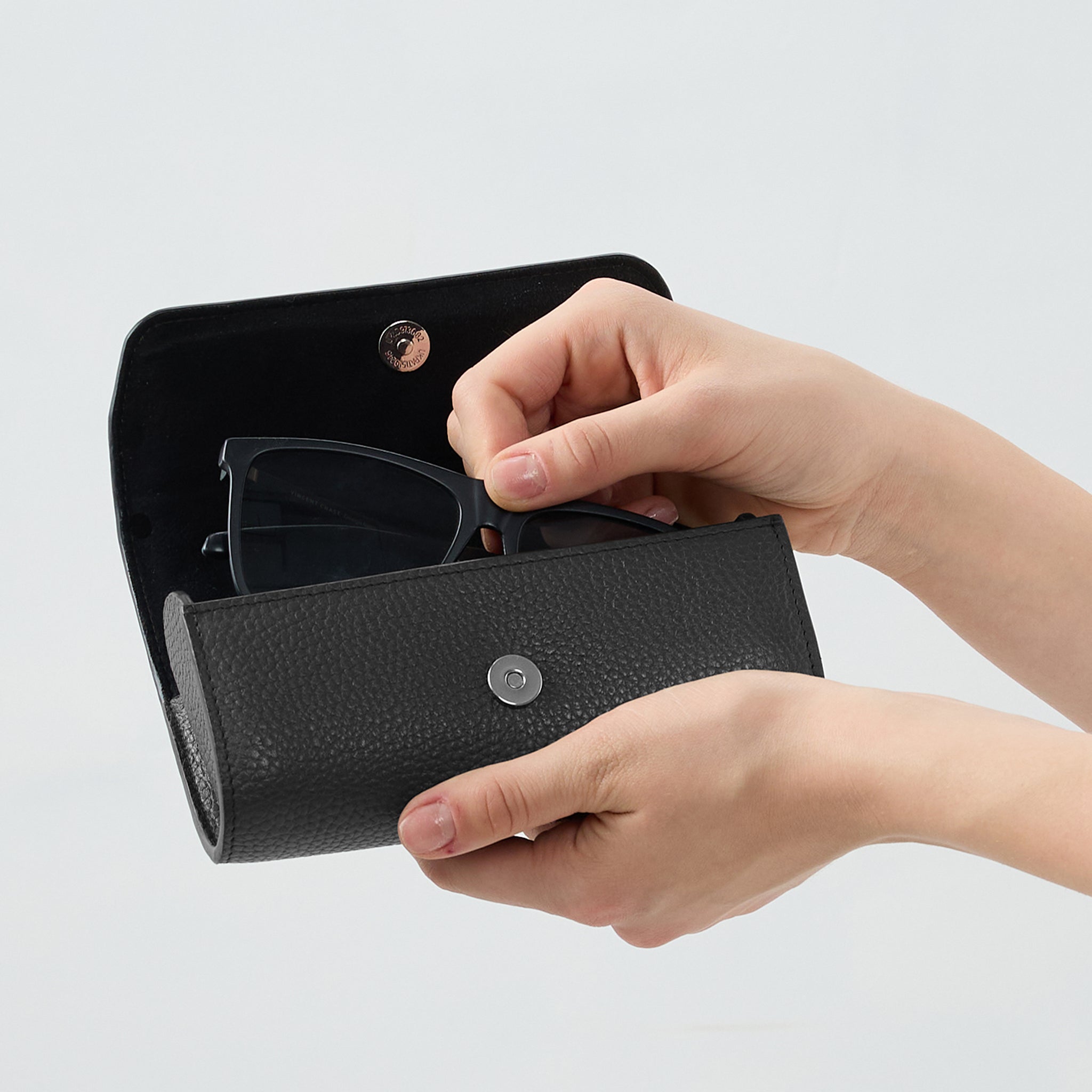 SIAN SUNGLASS CASE PEBBLE BLACK