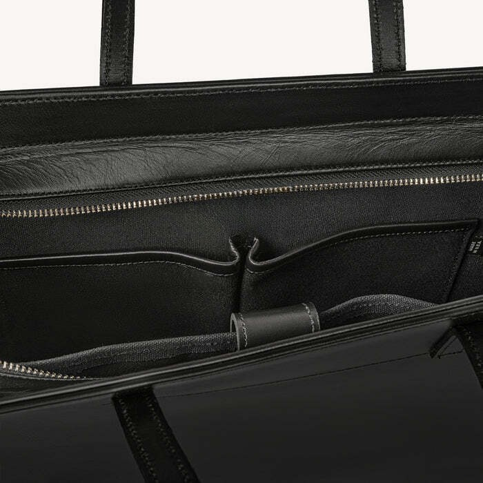 Braemar Tote in Black Pirarucu By Vivo Bags